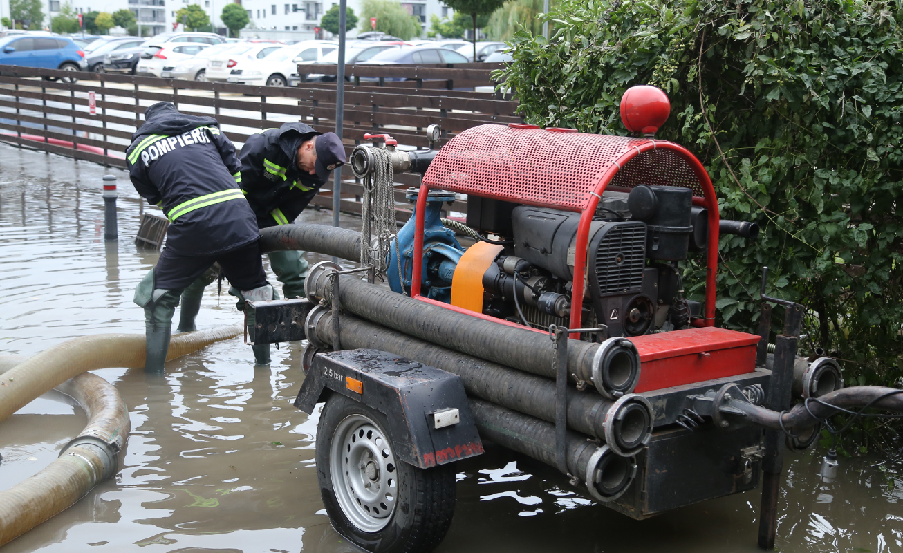 Aversele torențiale au produs inundații în 27 de localități