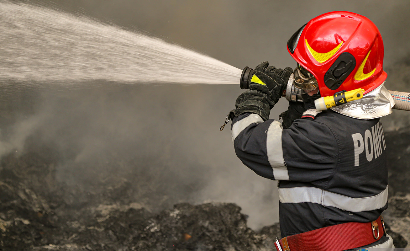 Zi plină pentru pompieri, 46 incendii și 1.148 misiuni de prim ajutor