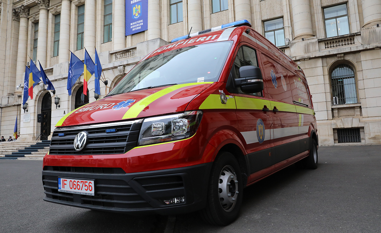 12 ambulanțe de transport nou-născuți au intrat în dotarea pompierilor