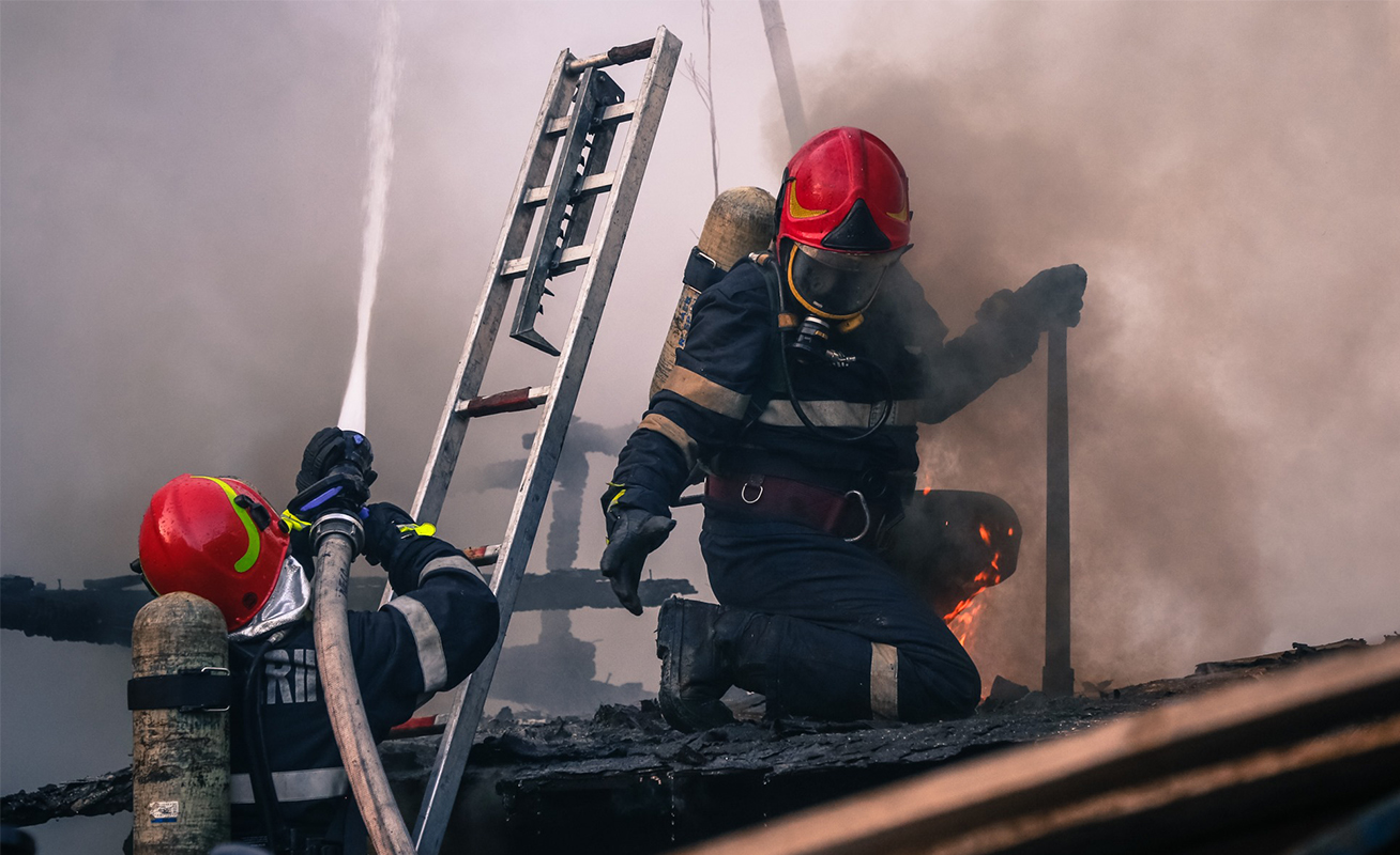 Incendiu la o hală din județul Prahova